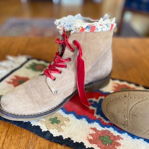 Suede Leather Lace-Up Boots - Picture 5 of 5